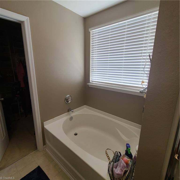 895 Jennifer Lane High Point, NC 27265 - Photo 9 of 21