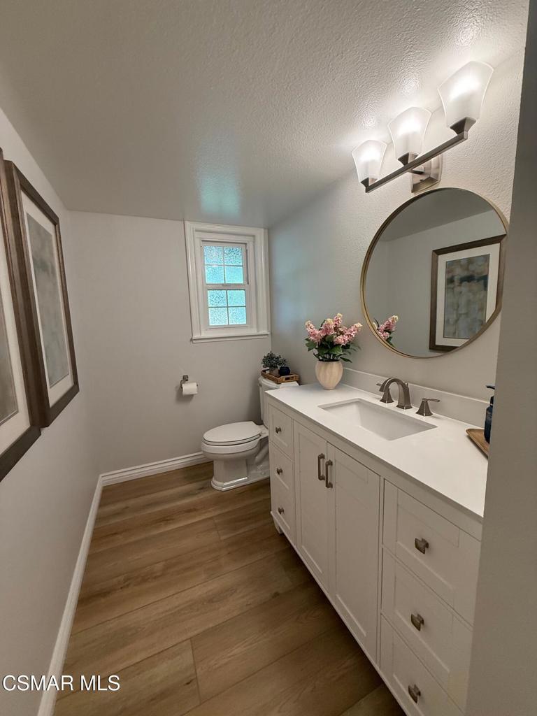 259 Sinaloa Road Simi Valley, CA 93065 - Photo 9 of 17 a bathroom with 2 sink and a mirror