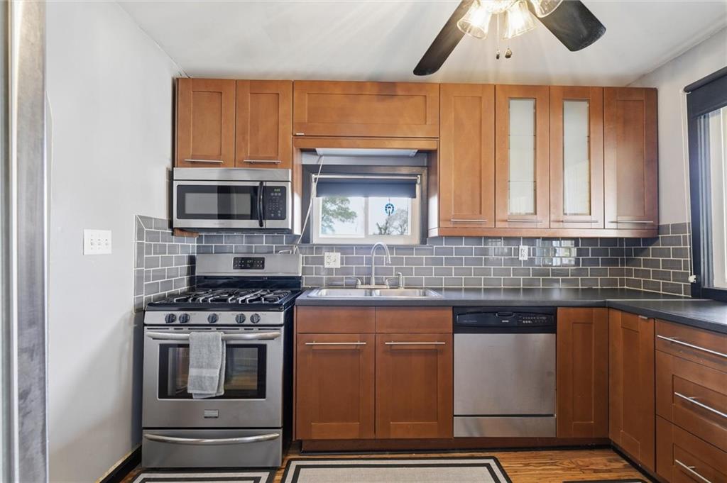 81 Coraopolis Road Coraopolis, PA 15108 - Photo 15 of 50 Stainless Steel appliances
