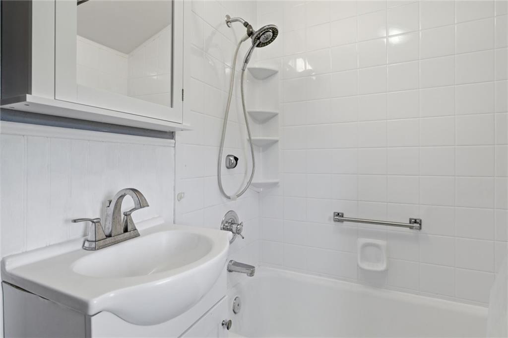 81 Coraopolis Road Coraopolis, PA 15108 - Photo 32 of 50 Full bathroom upstairs