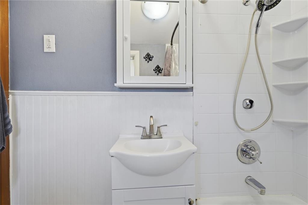 81 Coraopolis Road Coraopolis, PA 15108 - Photo 33 of 50 Full bathroom upstairs
