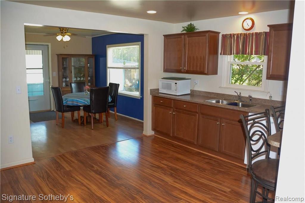 2677 Hessel Avenue Rochester Hills, MI 48307 - Photo 9 of 24