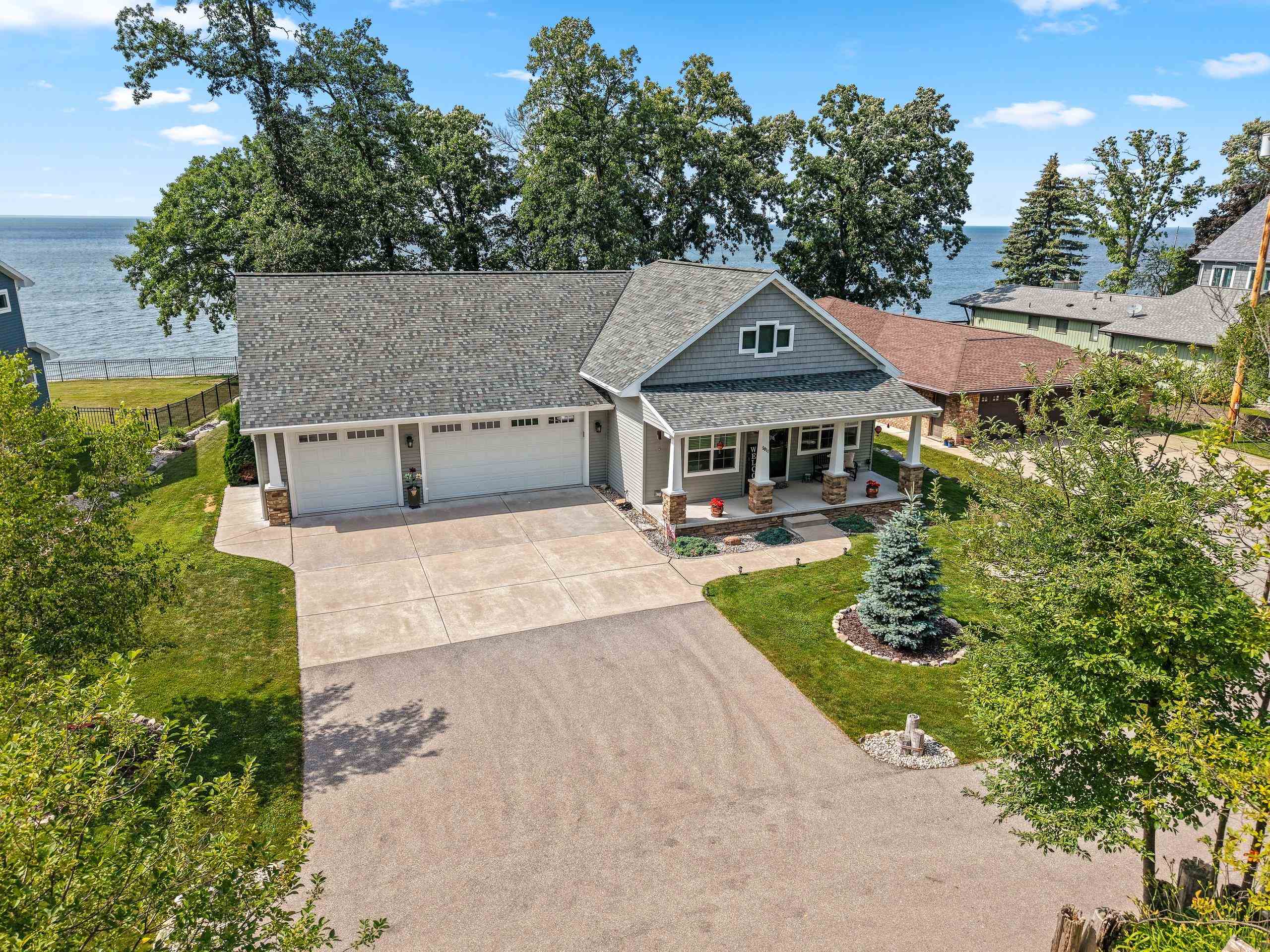 5011 Edgewater Beach Road Green Bay, WI 54311 - Photo 1 of 76