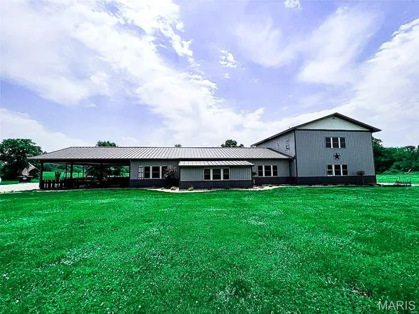 $525,000 | 6038 McCarty Road, Kinmundy, IL 62854