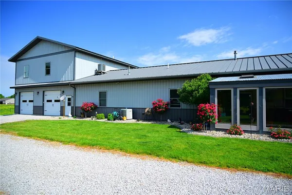 $499,999 | 6038 McCarty Road, Kinmundy, IL 62854