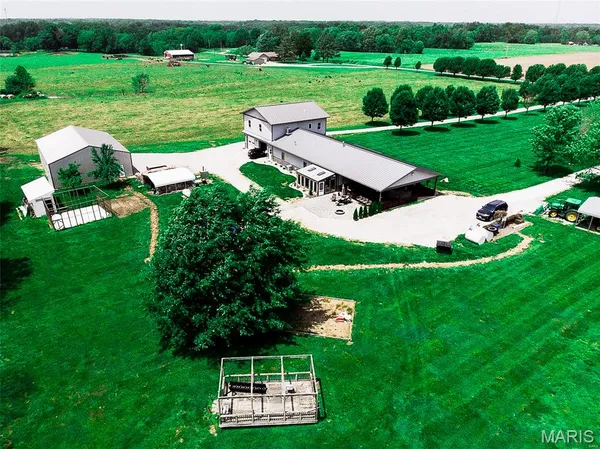 $499,999 | 6038 McCarty Road, Kinmundy, IL 62854