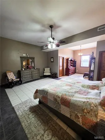 $499,999 | 6038 McCarty Road, Kinmundy, IL 62854