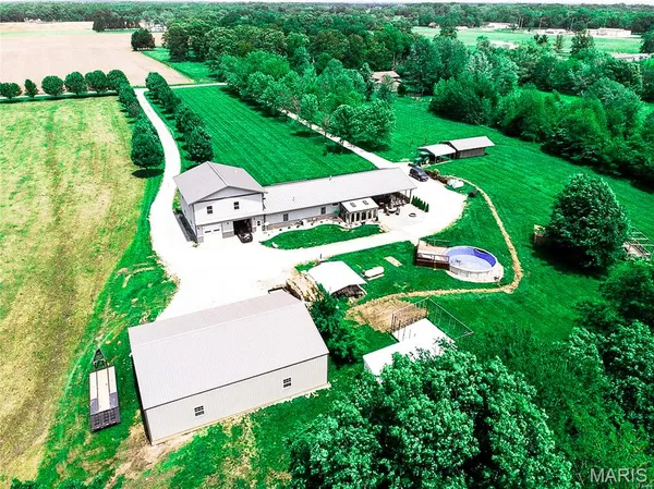 $525,000 | 6038 McCarty Road, Kinmundy, IL 62854