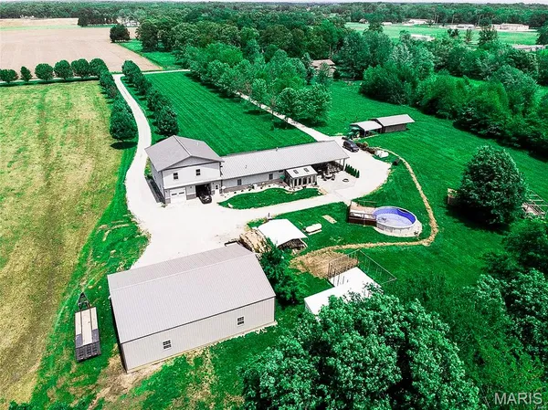 $525,000 | 6038 McCarty Road, Kinmundy, IL 62854