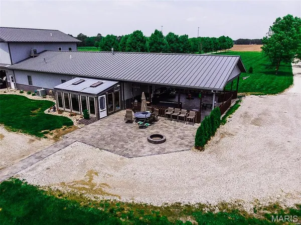 $525,000 | 6038 McCarty Road, Kinmundy, IL 62854