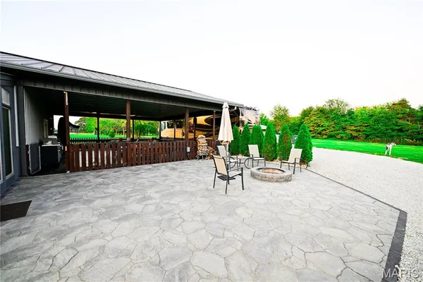 $525,000 | 6038 McCarty Road, Kinmundy, IL 62854