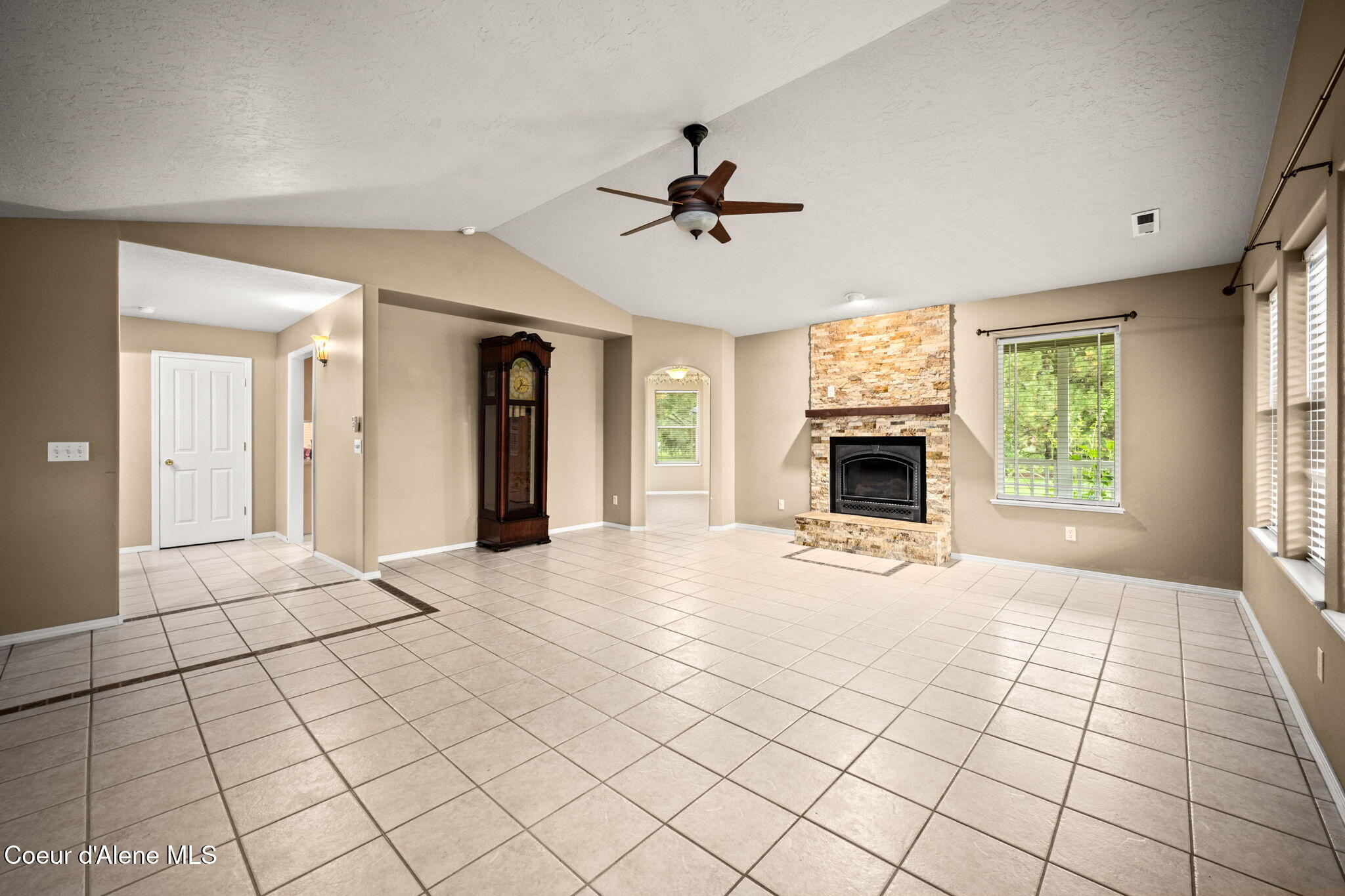 2591 West Diamond Bar Road Rathdrum, ID 83858 - Photo 13 of 41 Family Room 1
