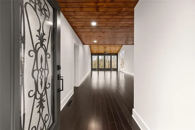 a view of a large window with an outdoor view