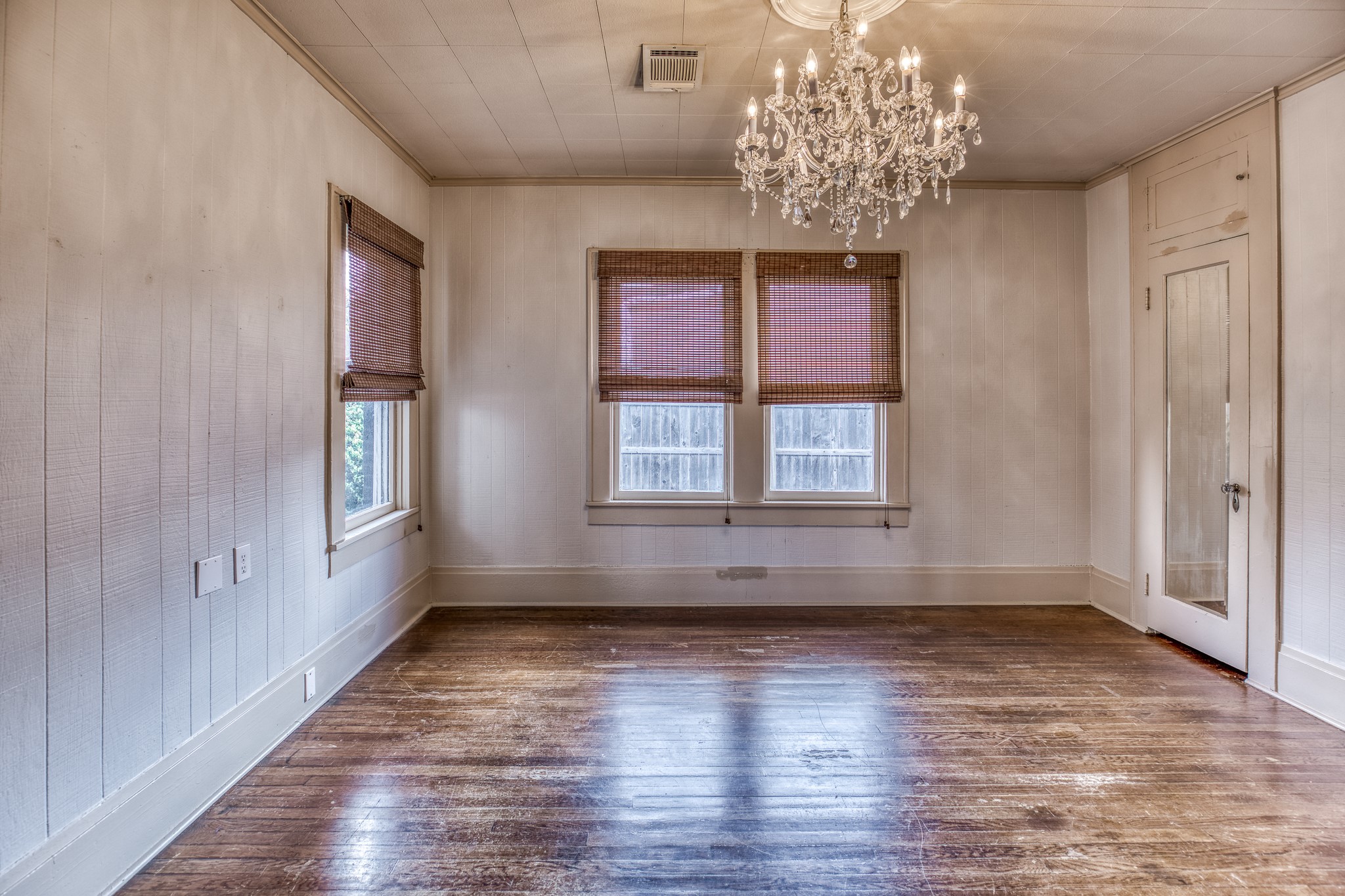404 West Main Street Bellville, TX 77418 - Photo 13 of 36 a view of livingroom with window