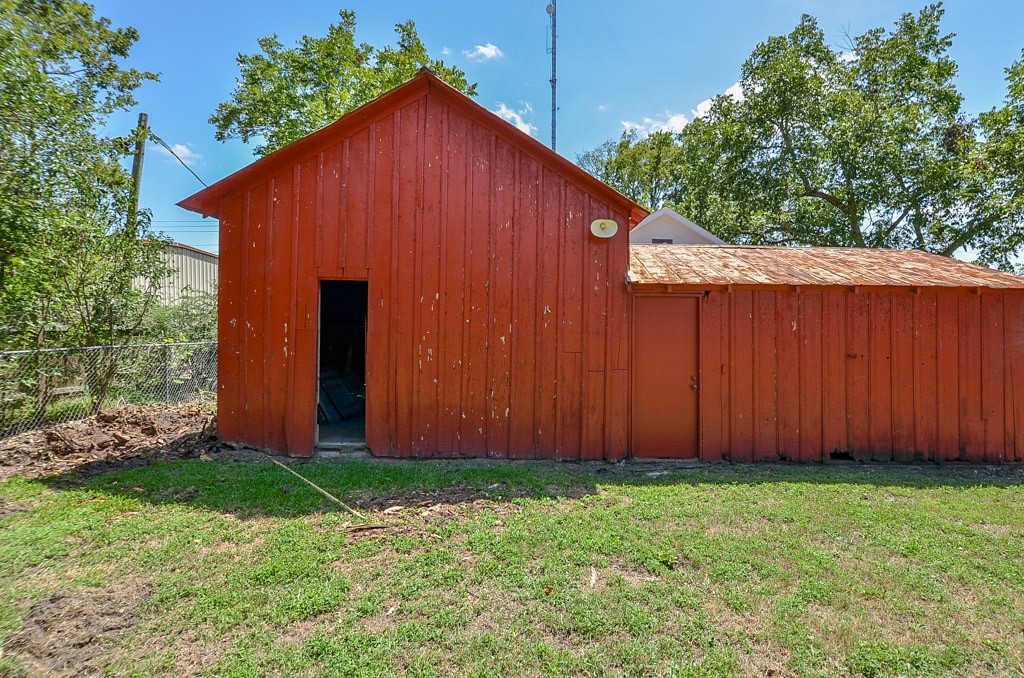 404 West Main Street Bellville, TX 77418 - Photo 30 of 36 a view of barn with wooden fence
