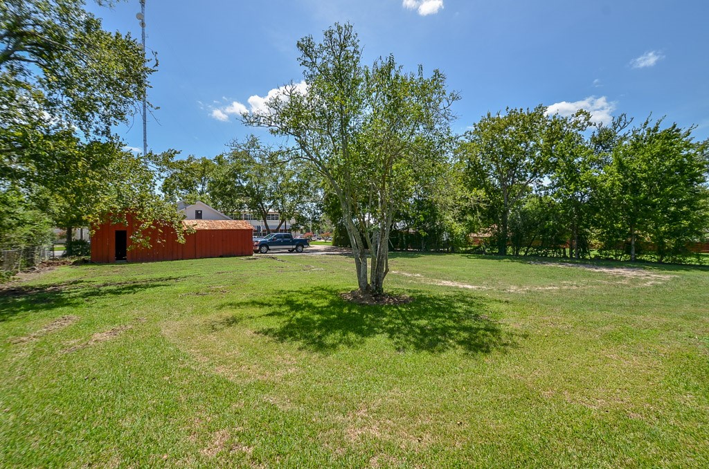 404 West Main Street Bellville, TX 77418 - Photo 31 of 36 a view of yard with green space