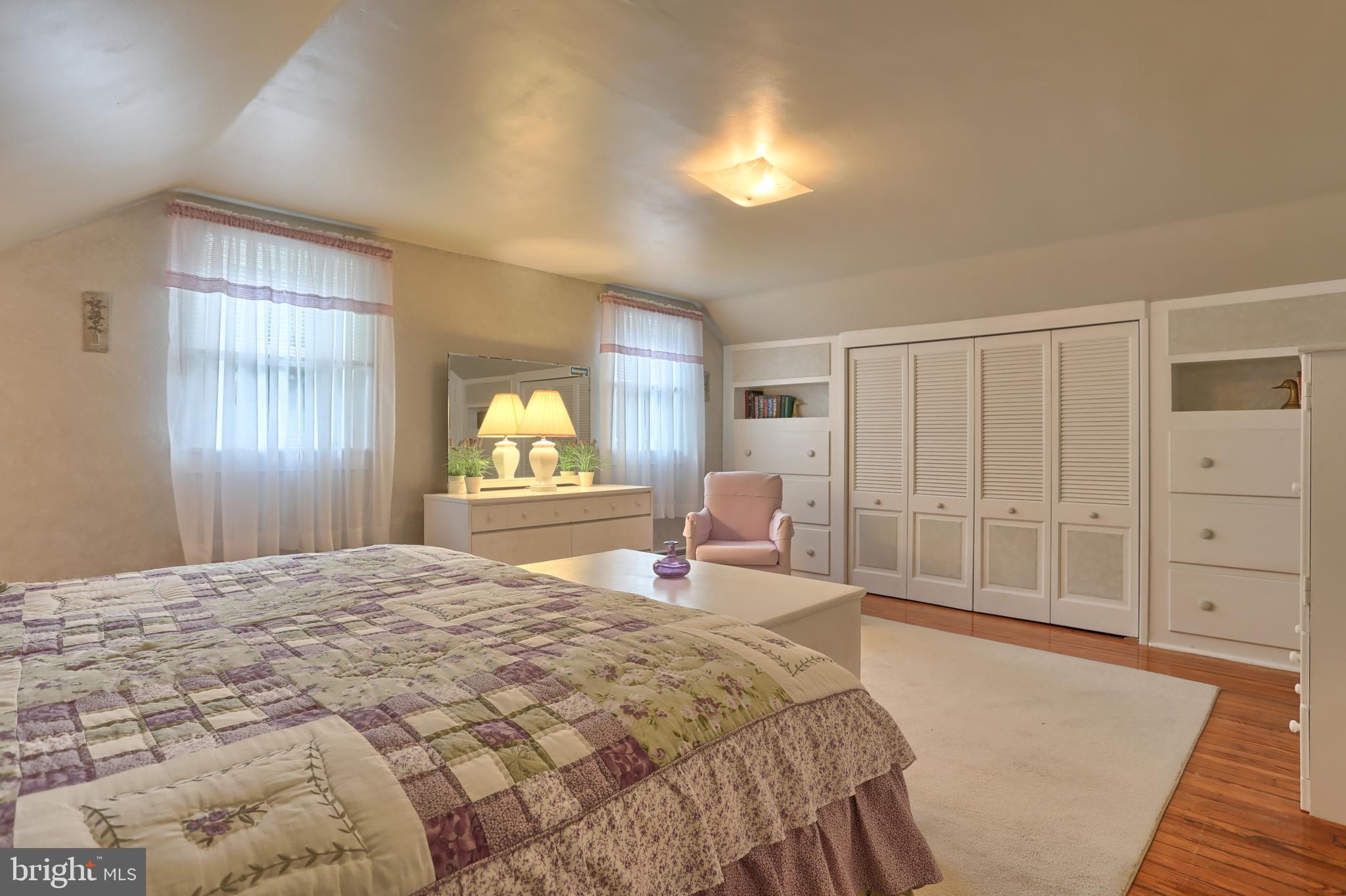 5541 Elizabethtown Road Palmyra, PA 17078 - Photo 20 of 31 And flowing with charm