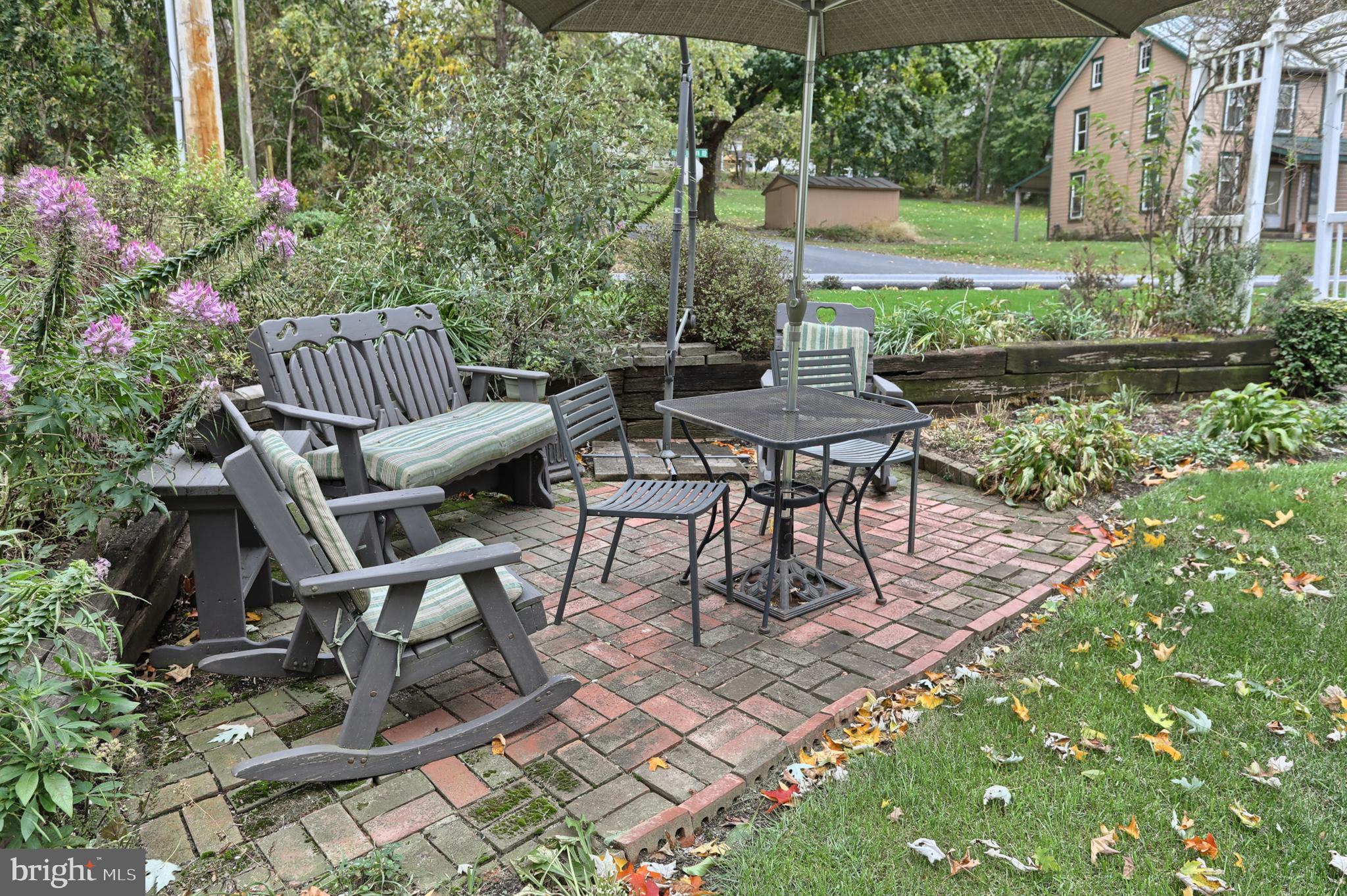 5541 Elizabethtown Road Palmyra, PA 17078 - Photo 23 of 31 Cheerful outdoor living space