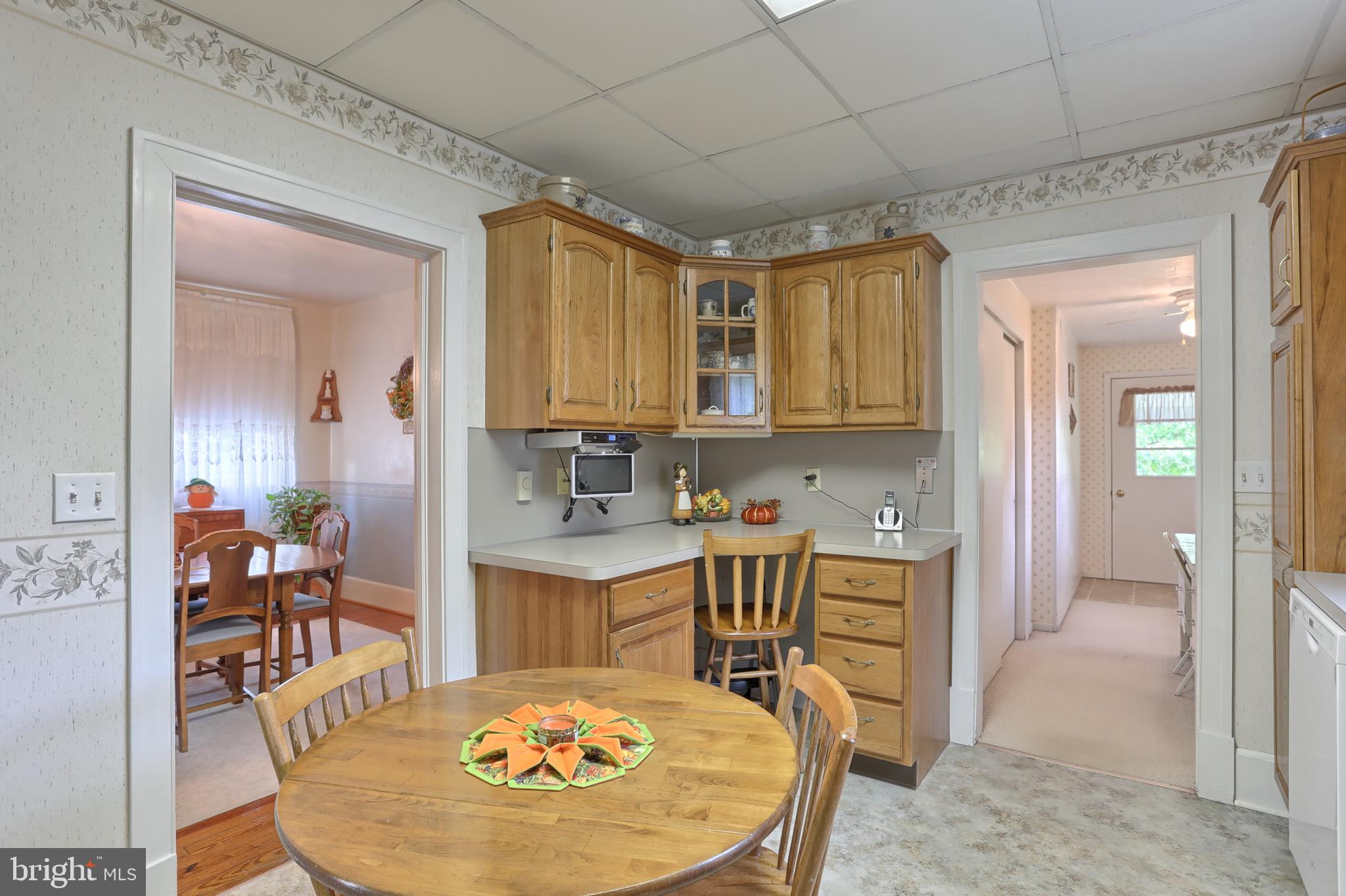 5541 Elizabethtown Road Palmyra, PA 17078 - Photo 8 of 31 Kitchen boasts corner desk w/addt cabinetry