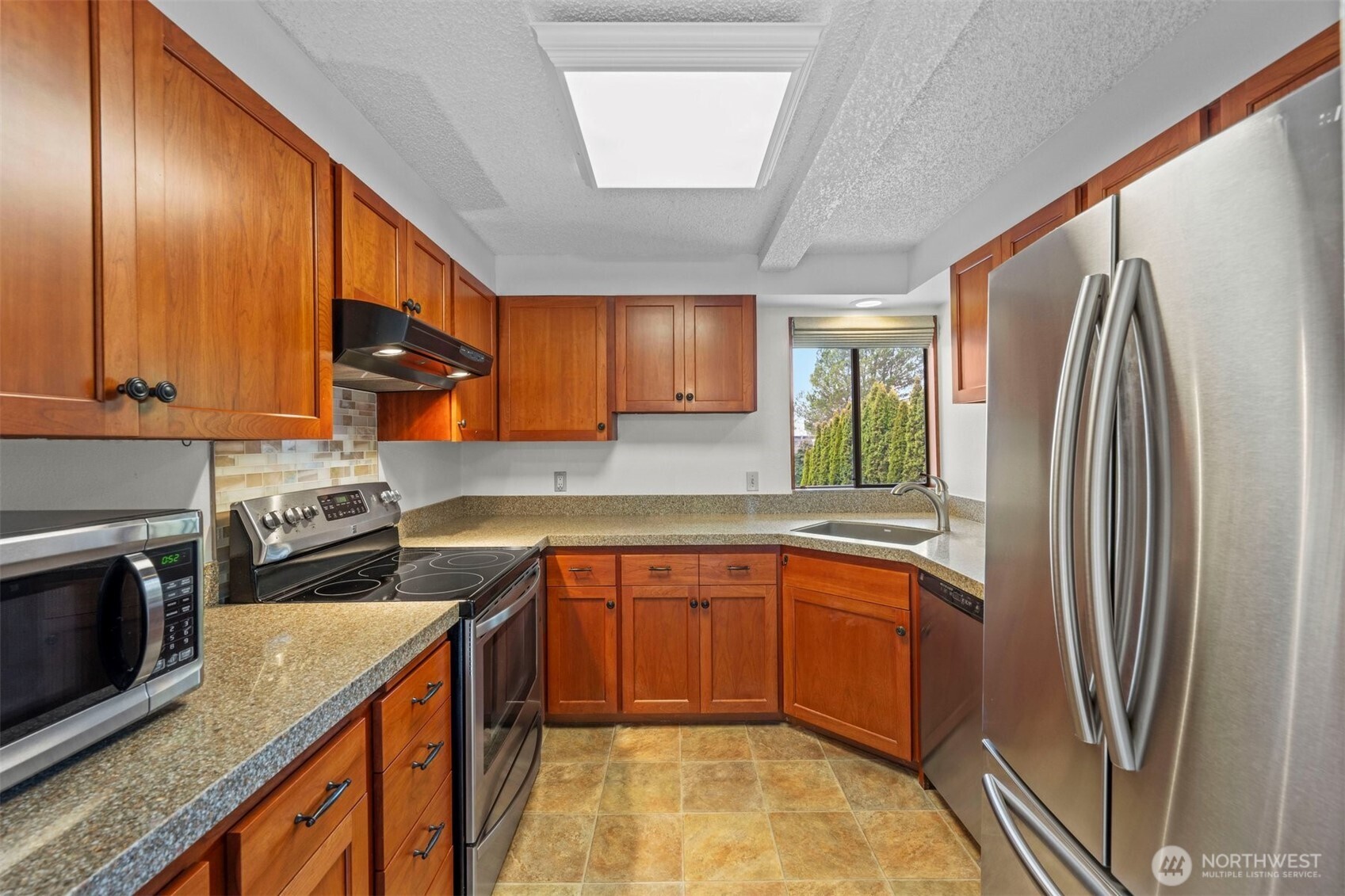 217 Alder Street, Unit 101 Edmonds, WA 98020 - Photo 16 of 36