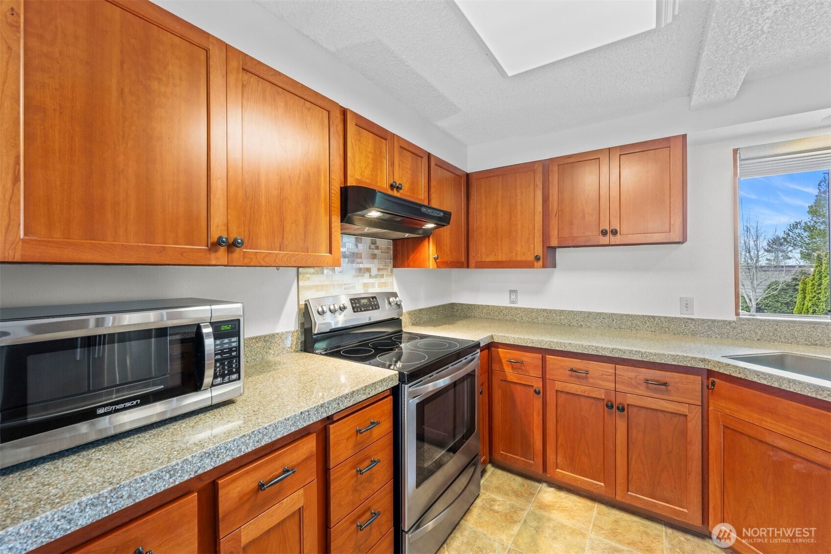 217 Alder Street, Unit 101 Edmonds, WA 98020 - Photo 17 of 36