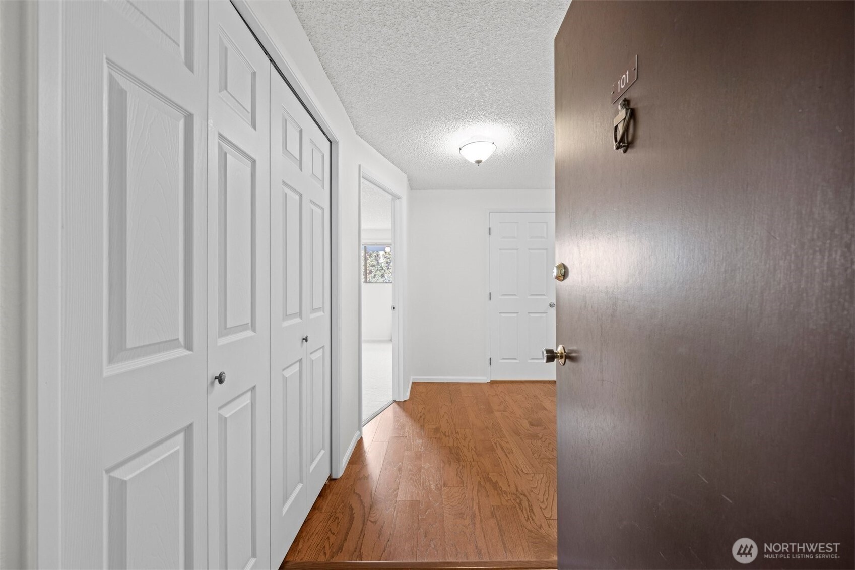 217 Alder Street, Unit 101 Edmonds, WA 98020 - Photo 7 of 36