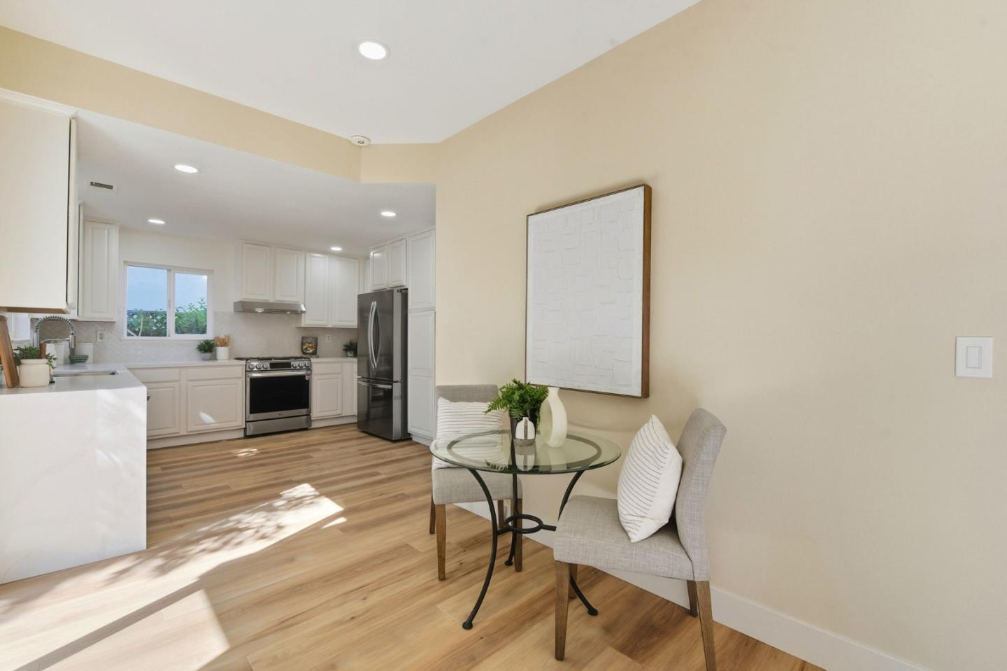 101 Glen Alpine Court Mountain View, CA 94043 - Photo 13 of 38 a living room with furniture and kitchen view