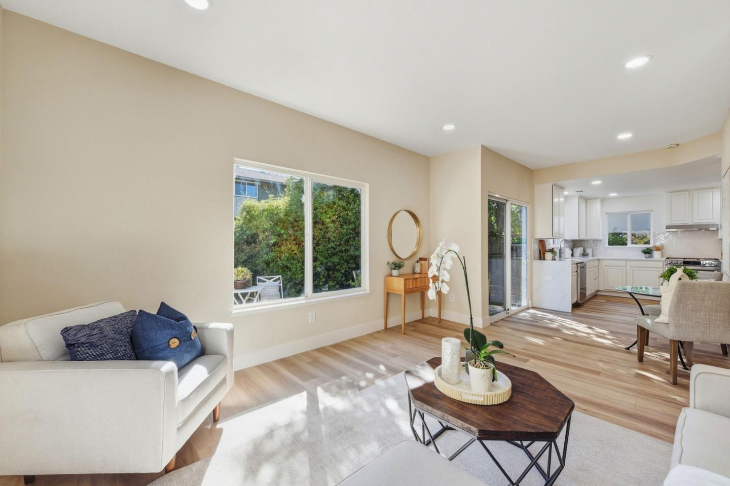 101 Glen Alpine Court Mountain View, CA 94043 - Photo 14 of 38 a living room with furniture and a large window