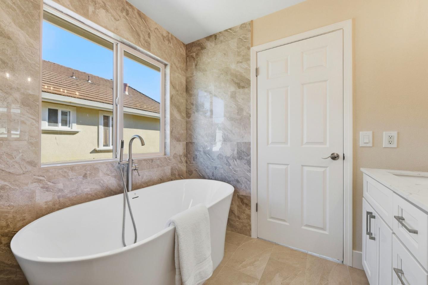 101 Glen Alpine Court Mountain View, CA 94043 - Photo 23 of 38 a bathroom with a sink and a bathtub
