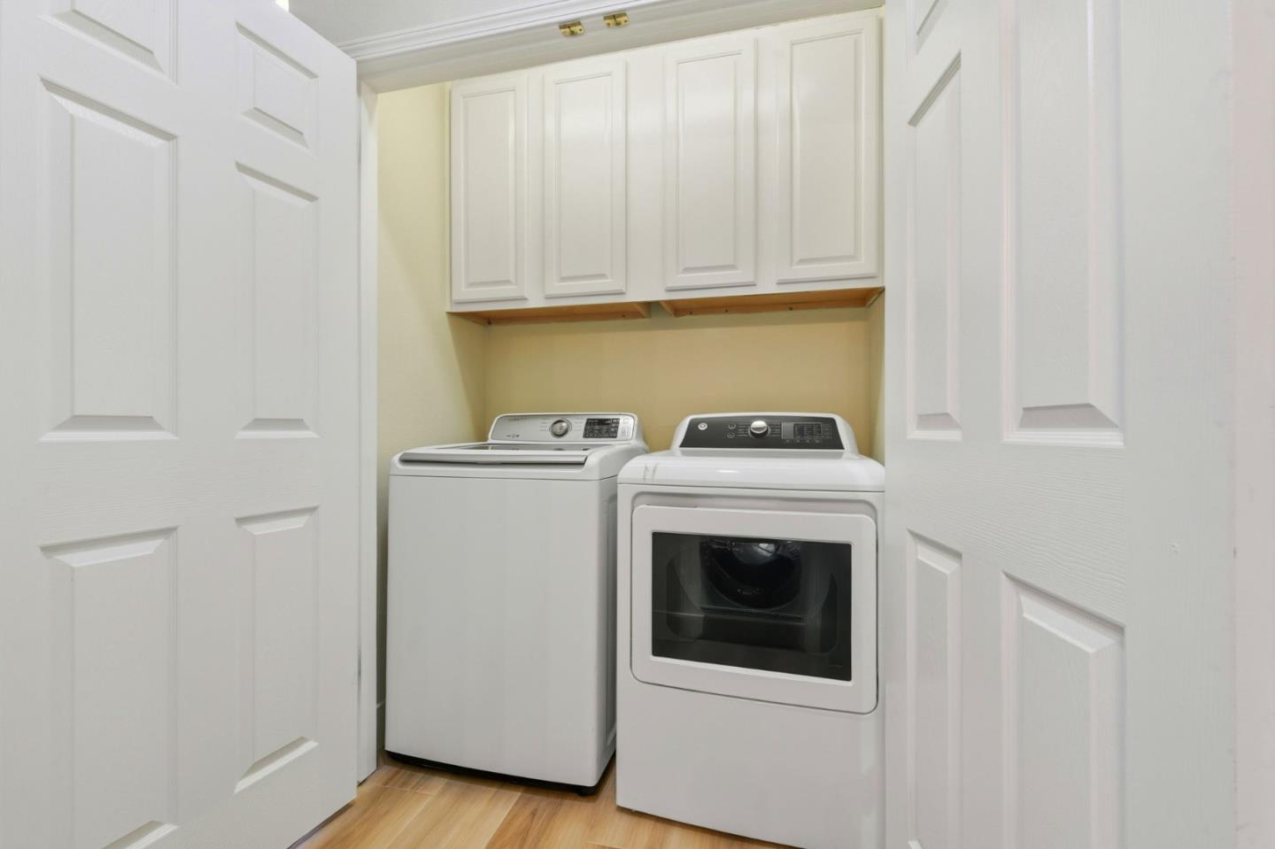 101 Glen Alpine Court Mountain View, CA 94043 - Photo 32 of 38 a utility room with dryer and washer
