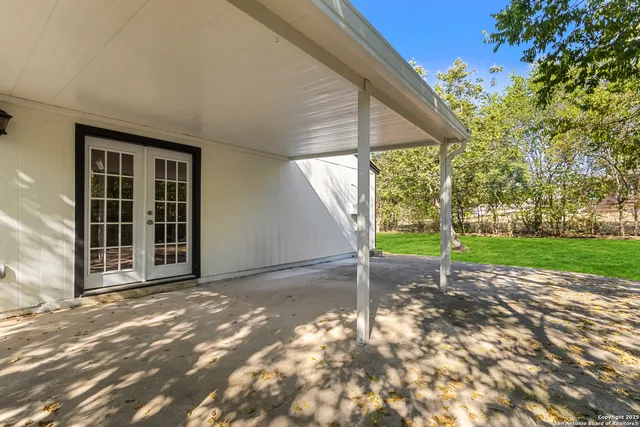 a view of a house with backyard and tree