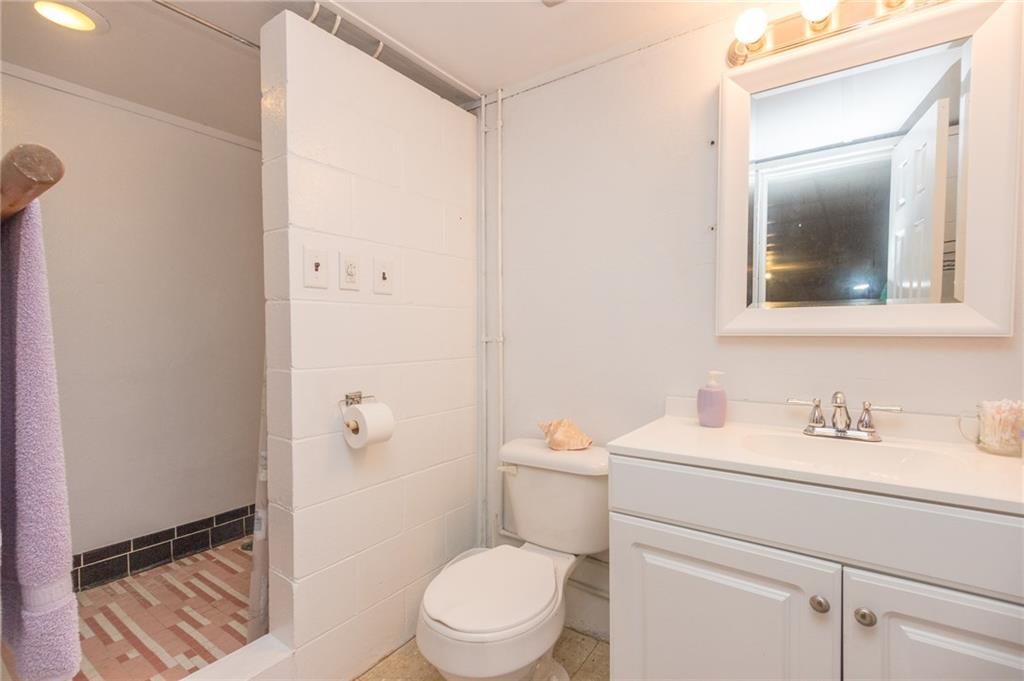 604 Golf Course Road Aliquippa, PA 15001 - Photo 20 of 23 Lower level bath.