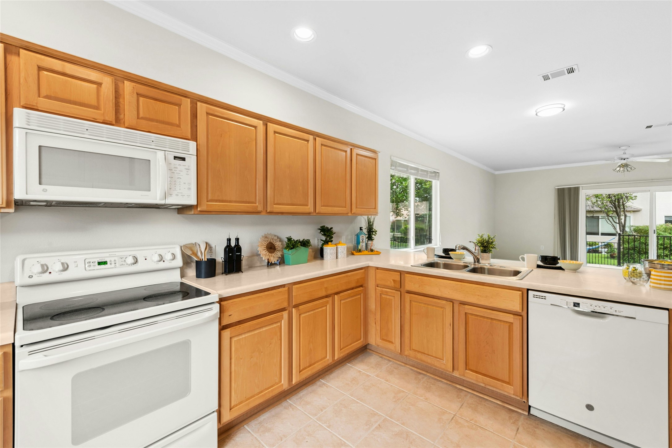 402 Colorado River Road Georgetown, TX 78633 - Photo 10 of 32 Kitchen