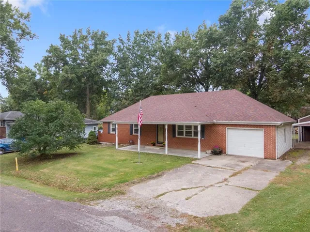 $220,000 | 108 South Maple Street, Sweet Springs, MO 65351