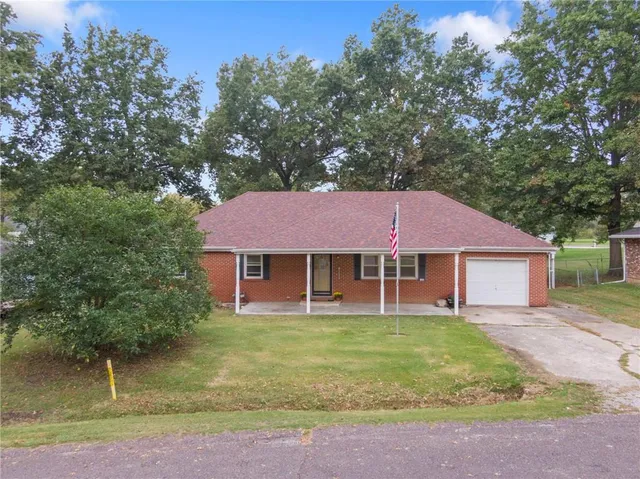 $220,000 | 108 South Maple Street, Sweet Springs, MO 65351