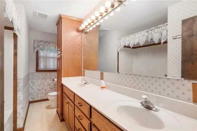 $225,000 | 108 South Maple Street, Sweet Springs, MO 65351