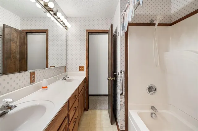 $225,000 | 108 South Maple Street, Sweet Springs, MO 65351