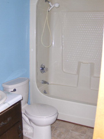 6350 Sandy Point Road Lizella, GA 31052 - Photo 14 of 25 a bathroom with a sink a toilet and a bathtub