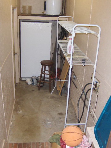 6350 Sandy Point Road Lizella, GA 31052 - Photo 8 of 25 a utility room with dryer and washer