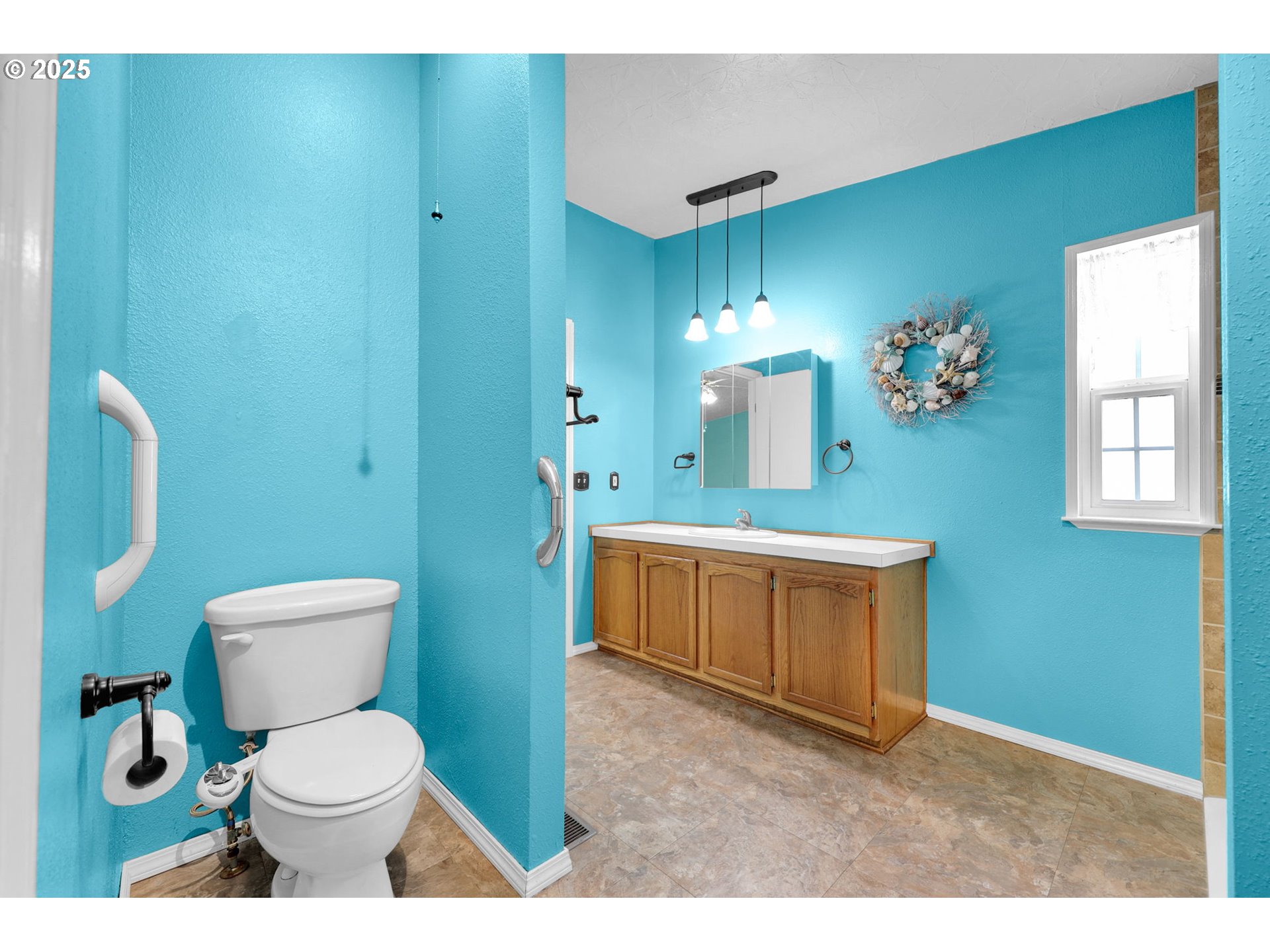 38431 Row River Road Dorena, OR 97434 - Photo 24 of 47 Gallery Image 24