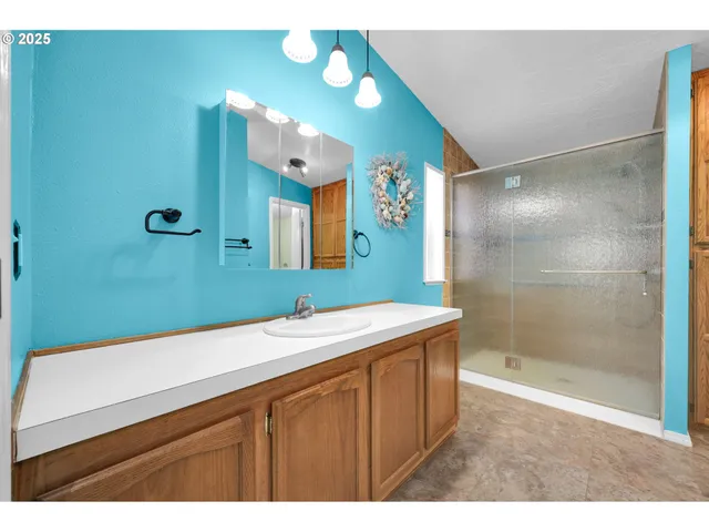 $475,000 | 38431 Row River Road, Dorena, OR 97434