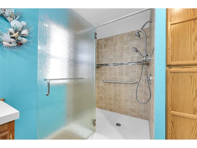 $475,000 | 38431 Row River Road, Dorena, OR 97434