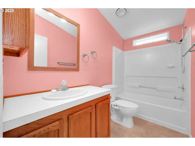 $475,000 | 38431 Row River Road, Dorena, OR 97434