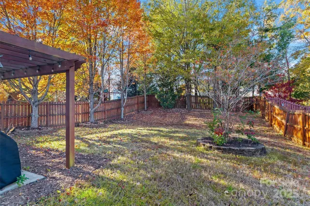 a view of a yard in front of a house