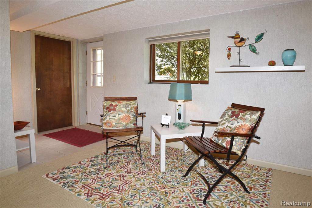 1377 Maple Drive Rochester, MI 48307 - Photo 19 of 42