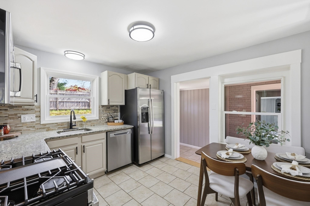 118 Surrey Road Springfield, MA 01118 - Photo 7 of 31
