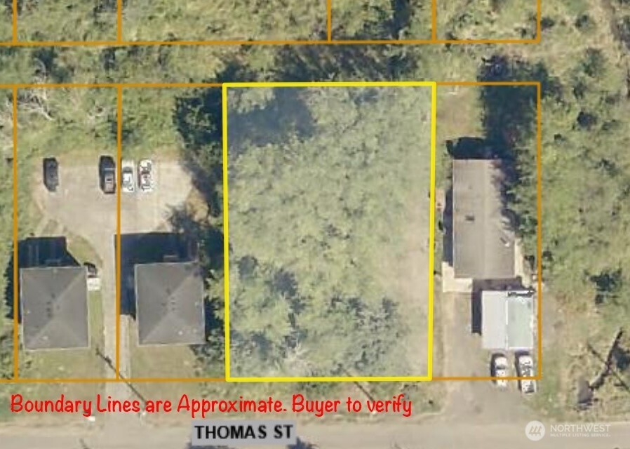 812 Thomas Street Aberdeen, WA 98520 - Photo 2 of 13 view of a bathroom