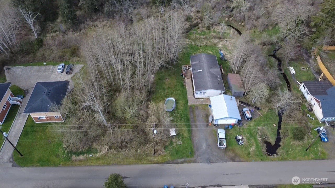812 Thomas Street Aberdeen, WA 98520 - Photo 5 of 13 an aerial view of houses with yard