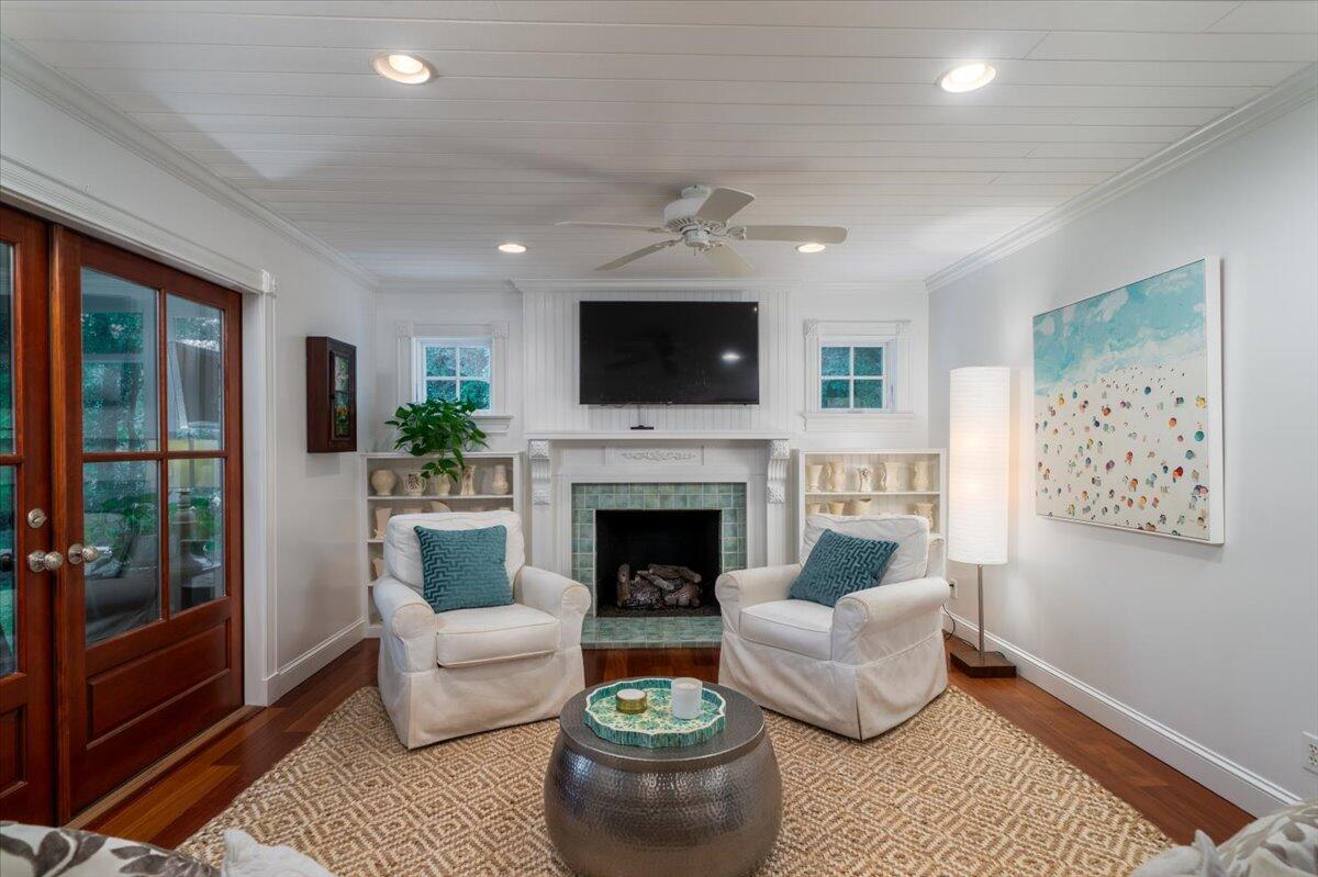375 Seewee Circle Mount Pleasant, SC 29464 - Photo 18 of 57 Living Room with gas fireplace
