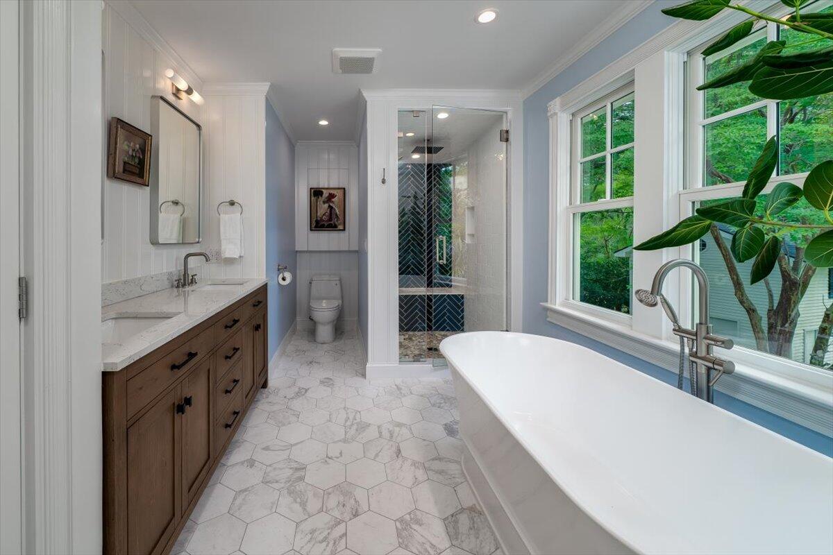 375 Seewee Circle Mount Pleasant, SC 29464 - Photo 33 of 57 primary bath